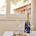 Luxury Scilla