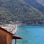 Luxury Scilla