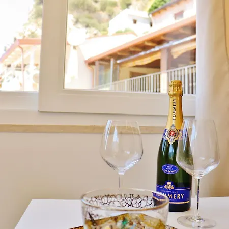 Luxury Scilla