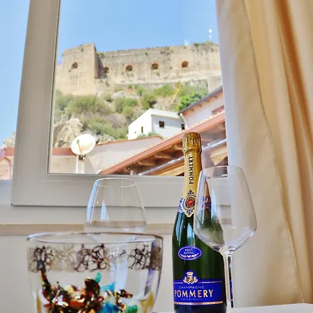 Luxury * Scilla