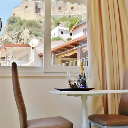 Luxury * Scilla